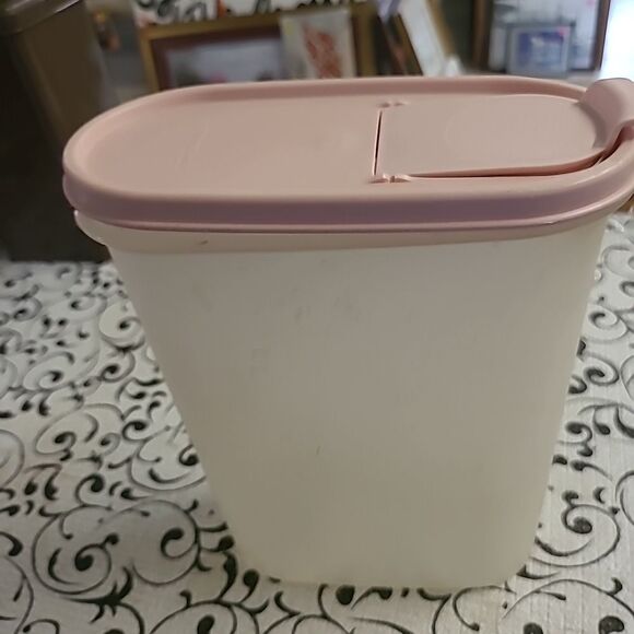 Vintage Slimline Tupperware - Picture 3 of 4